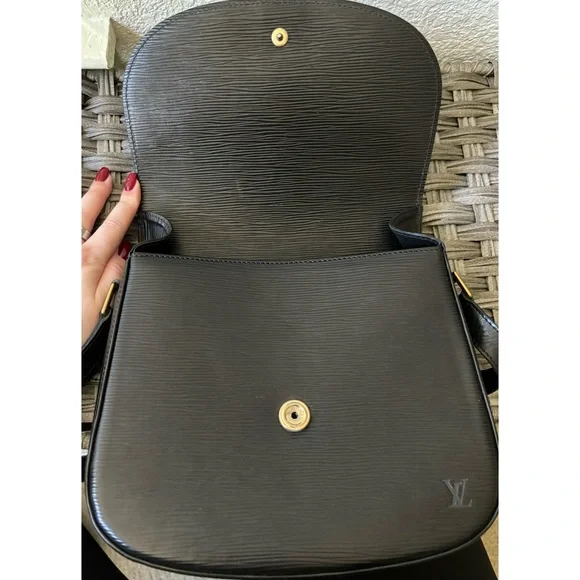 Louis Vuitton Epi St. Cloud GM Crossbody 🖤☁️ - Picture 10 of 15